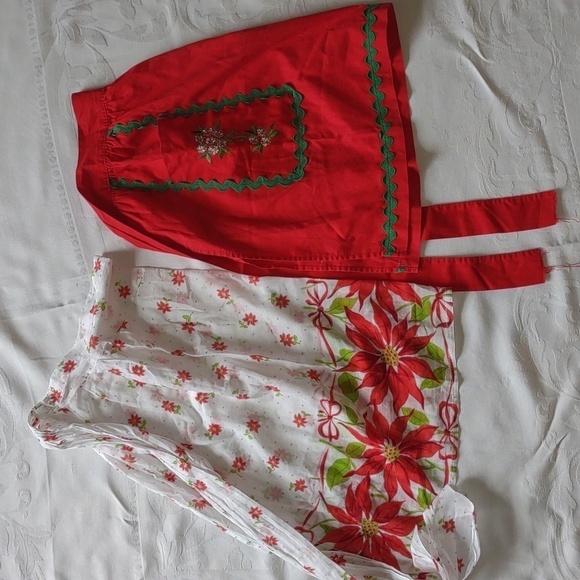 2 Vintage Christmas Aprons Granny Grandma Holiday MCM - Picture 1 of 9